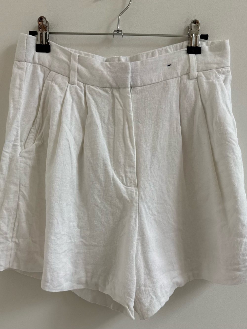 Abercrombie & Fitch White Linen Blend High-Rise Pleated Shorts